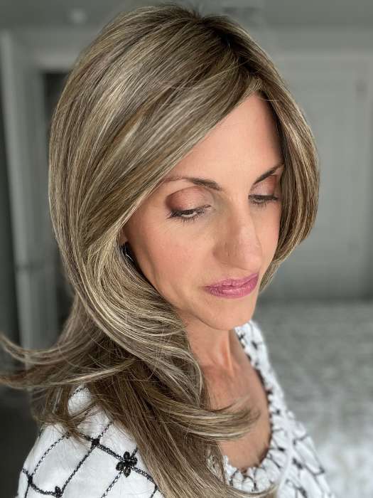 Lisa Mullins @beautifulyouwigreviews wearing SPOTLIGHT ELITE by RAQUEL WELCH WIGS in color RL12/22SS SHADED CAPPUCCINO | Light Golden Brown Evenly Blended with Cool Platinum Blonde Highlights with Dark Roots