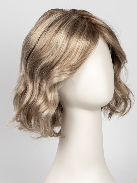 12FS12 MALIBU BLONDE | LIght Gold Brown, Light Natural Gold Blonde, Pale Natural Gold-Blonde Blend, Shaded with Light Gold Brown