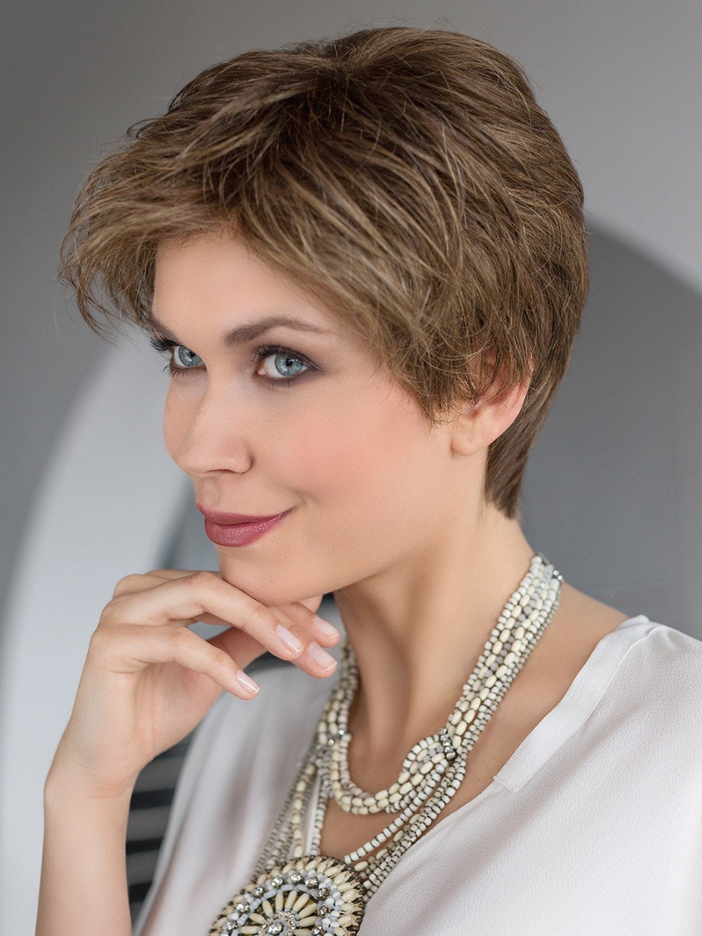 Select feature an extended ear to ear lace front offering an impeccably natural and seamless hairline.