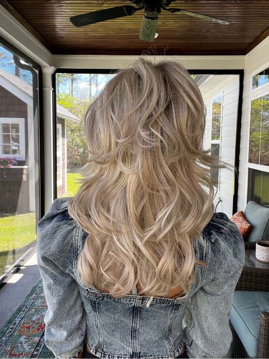 Jenna Fail @jenna_fail wearing STROKE OF GENIUS by RAQUEL WELCH WIGS in color RL19/23SS SHADED BISCUIT | Light Ash Blonde Evenly Blended with Cool Platinum Blonde with Dark Roots