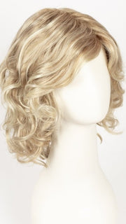 GL14-22SS SS SANDY BLONDE | Dark golden blonde base blends into multi-dimensional tones of medium gold blonde and light beige blonde