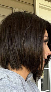 Nichole Corbett @nichole.alee wearing EURO CHIC by TRESSALLURE in 4/6R | Dark Brown