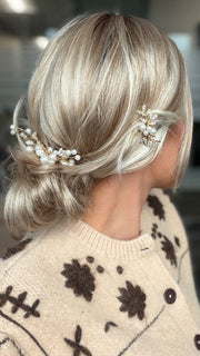 Roxie is wearing MIRANDA by JON RENAU (STYLED) in 101/88/27S8 CATALINA BLONDE | Pale blonde with Pure White Natural Violet halo highlights, shaded medium brown