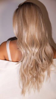 Roxie is wearing RUNWAY REHEARSAL by RAQUEL WELCH in RL19/23SS SHADED BISCUIT | Light Ash Blonde Evenly Blended with Cool Platinum Blonde with Dark Roots