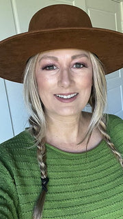 Tanya @ home wearing ZARA LITE by Jon Renau in 12FS12 MALIBU BLONDE | LIght Gold Brown, Light Natural Gold Blonde, Pale Natural Gold-Blonde Blend, Shaded with Light Gold Brown