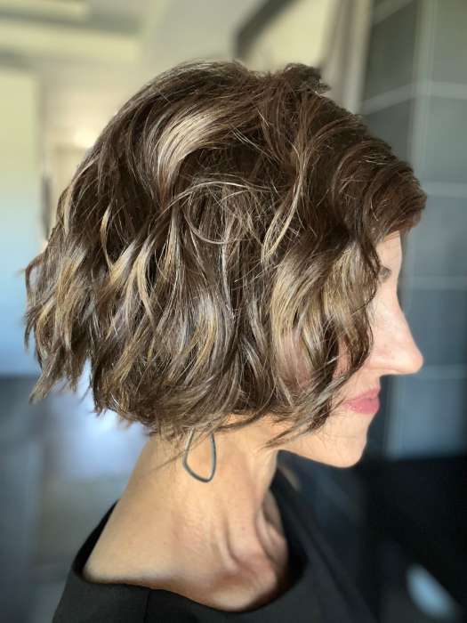 Lisa Mullins @beautifulyouwigreviews wearing DANCE by ELLEN WILLE in color MOCCA ROOTED 830.12.20 | Medium Brown, Light Brown, and Light Auburn Blend with Dark Roots