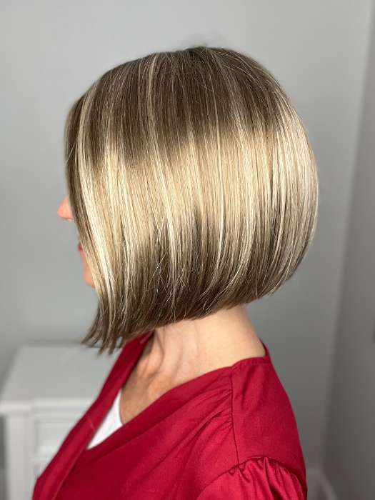 Lisa Mullins @beautifulyouwigreviews wearing LONDON by ENVY WIGS in color ALMOND-BREEZE | Light Brown blended with Ash Blonde