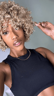 Seairra @seairrairving_ wearing ANIYAH by KIM KIMBLE in color MC25-88SS HONEY | Beige Blonde with a Darker Root