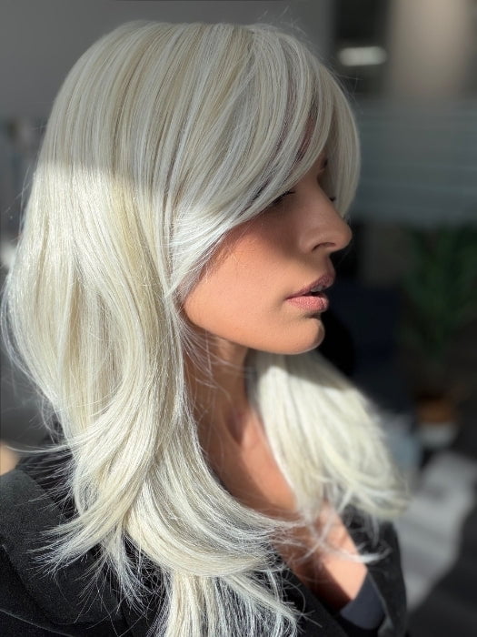 Roxie Wearing SPOTLIGHT by RAQUEL WELCH in RL16/22 ICED SWEET CREAM | Pale Blonde with Slight Platinum Highlighting