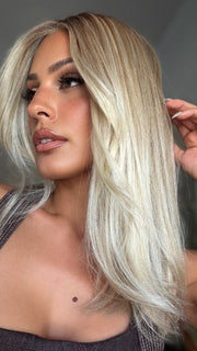 Roxie wearing BOX OFFICE BEAUTY by RAQUEL WELCH in SS19/23 SHADED BISCUIT | Cool Platinum Blonde with subtle highlights and Medium Brown roots