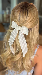 Roxie wearing DIVA by ELLEN WILLE (Styled) in SAHARA-BEIGE-ROOTED 26.20.25 | Light Golden Blonde, Light Strawberry Blonde, and Lightest Golden Blonde blend with Dark Shaded Roots