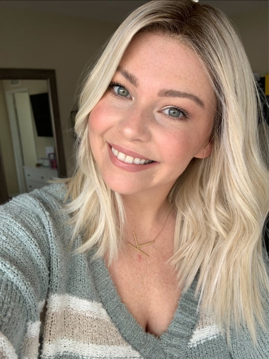 Model is wearing DRIVE MONO PART by ELLEN WILLE in PASTEL BLONDE ROOTED 25.22.26 | Pearl Platinum, Dark Ash Blonde, and Medium Honey Blonde mix with a darker root