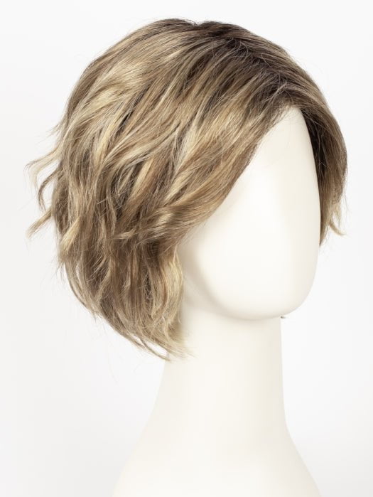 RH12/26RT4 | Light Brown with Chunky Golden Blonde Highlights and Dark Brown Roots