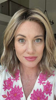 Jenny B. @thewiggygirl wearing CHARLOTTE by ENVY BY ALAN EATON in color GOLDEN SANDSTONE | Creamy Beige-Blonde with Darker Brown Roots