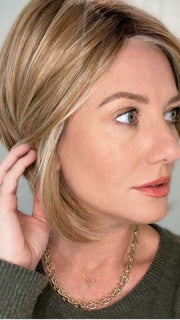 Jenny B. @thewiggygirl wearing STRAIGHT UP WITH A TWIST by RAQUEL WELCH WIGS in color SS14/22 SHADED WHEAT | Dark Blonde Evenly Blended with Platinum Blonde and Dark Roots