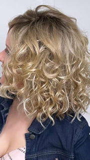 Marcie Mertz @wig.obsessed wearing EMMA by ENVY BY ALAN EATON in color SPARKLING-CHAMPAGNE | Medium Brown roots with overall Strawberry Blonde base and soft Golden Blonde highlights
