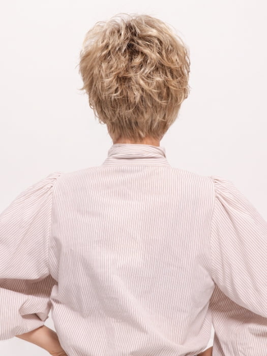 Roxie wearing SPARKLE by RAQUEL WELCH in SS14/88H SHADED GOLDEN WHEAT | Dark Blonde Evenly Blended with Pale Blonde Highlights and Dark Roots