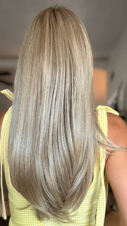 Roxie wearing NEXT TOP MODEL by TRESSALLURE in 14/23/R8 | Light Brown blended with Platinum Blonde, Shaded with Dark Roots