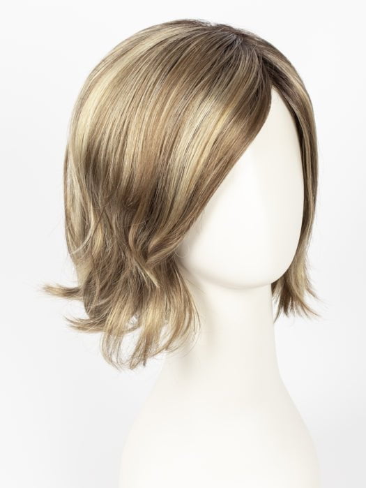 RH12/26RT4 | Light Brown with chunky Golden Blonde highlights and Dark Brown roots
