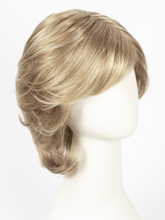 GL16-27 BUTTERED BISCUIT | Medium Blonde with Light Gold highlights