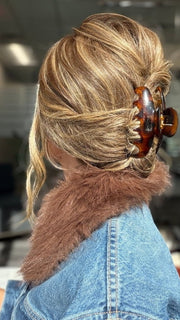 Roxie Wearing WAVY DAY by RAQUEL WELCH (STYLED) in RL9/24SS ICED CAFÉ LATTE | Dark Brown shaded with Golden Brown 
