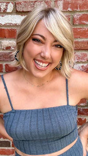 Jen Brown @being_mrs_brown wearing ESPRIT by ELLEN WILLE in color CHAMPAGNE-ROOTED 22.25.26 | Light Beige Blonde, Medium Honey Blonde, and Platinum Blonde Blend with Dark Roots