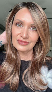 Emily @she_sheds_more wearing BELINDA by ENVY BY ALAN EATON in color CINNAMON TOFFEE | Neutral to Warm Light Brown with Dark Brown Roots
