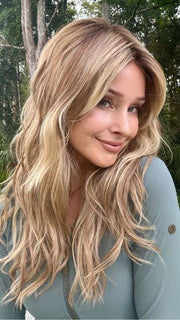 Heather Atkins @cjswigs wearing CALIFORNIA BEACH WAVES by TRESSALLURE in color 14/26/R10 | Red Blonde with Gold Blonde highlights and Light Brown roots | outside lighting