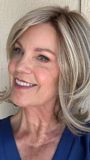 Susan Sparks @an_affair_with_hair wearing ELIZABETH by JON RENAU in color 12FS12 MALIBU BLONDE | LIght Gold Brown, Light Natural Gold Blonde, Pale Natural Gold-Blonde Blend, Shaded with Light Gold Brown | outside lighting