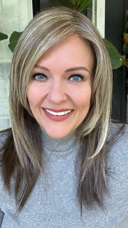 Marcie Mertz @wig.obsessed wearing CODE MONO by ELLEN WILLE in color SAND MIX | Light Brown, Medium Honey Blonde, and Light Golden Blonde blend
