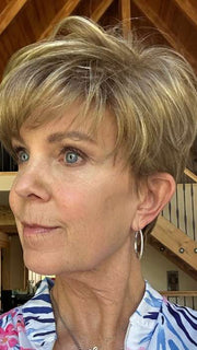 Susan Sparks @an_affair_with_hair wearing TIFFANY by ENVY BY ALAN EATON in color ALMOND BREEZE | Light Brown blended with Ash Blonde
