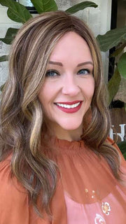 Marcie Mertz @wig.obsessed wearing STREAM by ELLEN WILLE in color BERNSTEIN ROOTED 12.26.19 | Lightest Brown and Light Golden Blonde with Light Honey Blonde Blend and Shaded Roots
