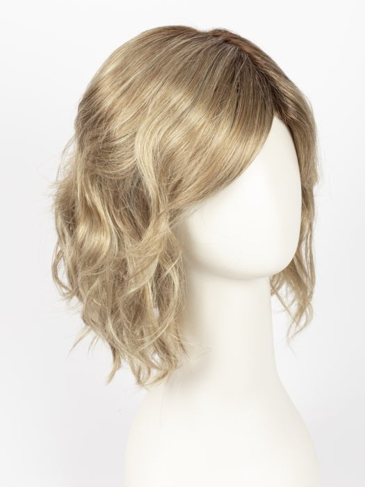 CREAMY-TOFFEE-R | Rooted Dark Blonde Evenly Blended with Light Platinum Blonde and Light Honey Blonde