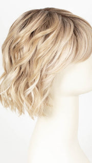 EL14/1001/R8 SUN & SAND LIGHTED | Face-framing highlights transition into a warm blonde artfully blended with platinum silver blonde, shaded with dark roots 
