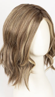 GF11-25SS HONEY PECAN | Chestnut Brown base blends into multi-dimensional tones of Brown and Golden Blonde