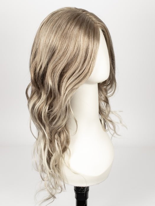 ICE-BLOND | Ashy blond base with white gold tips with highlights around face