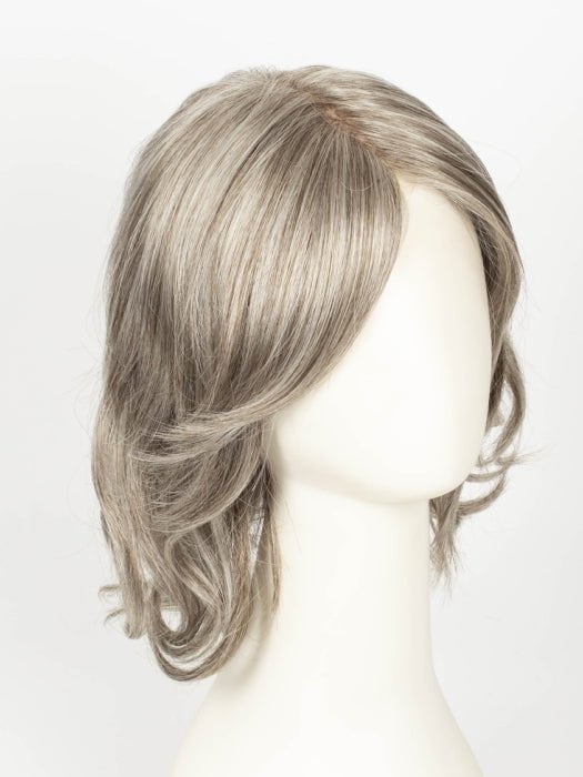 SANDY SALT | Carefully blended, warm medium-brown tone with a well-balanced silvery white base