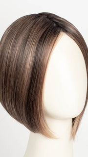 CHOCOLATE FROSTED | Warm, luxurious, and full of depth —this shade is perfect for a multi -dimensional, polished finish.