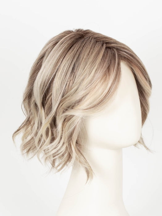COOL CHAI BLONDE-R | A balanced cool blonde with softly contrasted darker roots, a fresh twist on classic blonde tones.