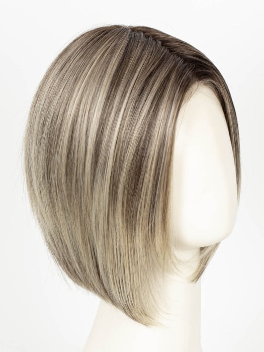 SPARKLING CHAMPAGNE BLONDE R | A radiant blend of champagne blonde with soft golden and beige tones, grounded by natural-looking roots in ash brown and dark blonde.