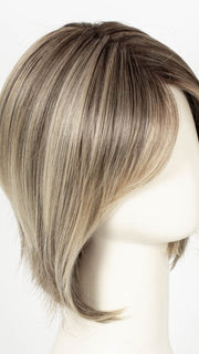 SPARKLING CHAMPAGNE BLONDE R | A radiant blend of champagne blonde with soft golden and beige tones, grounded by natural-looking roots in ash brown and dark blonde.