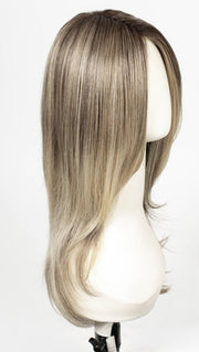 SPARKLING CHAMPAGNE BLONDE R | A radiant blend of champagne blonde with soft golden and beige tones, grounded by natural-looking roots in ash brown and dark blonde.