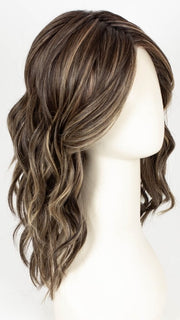 TRUFFLE CREAM-R | A chocolate truffle-inspired medium brown base with creamy light blonde highlights and dark roots, creating a balanced, multidimensional brunette.
