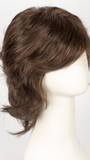 R6/27H | Chestnut Brown w/Light Auburn Highlights