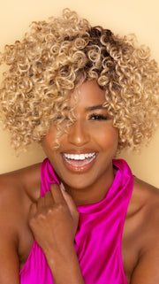 ANIYAH by Kim Kimble in MC25-88SS HONEY | Beige Blonde with a Darker Root