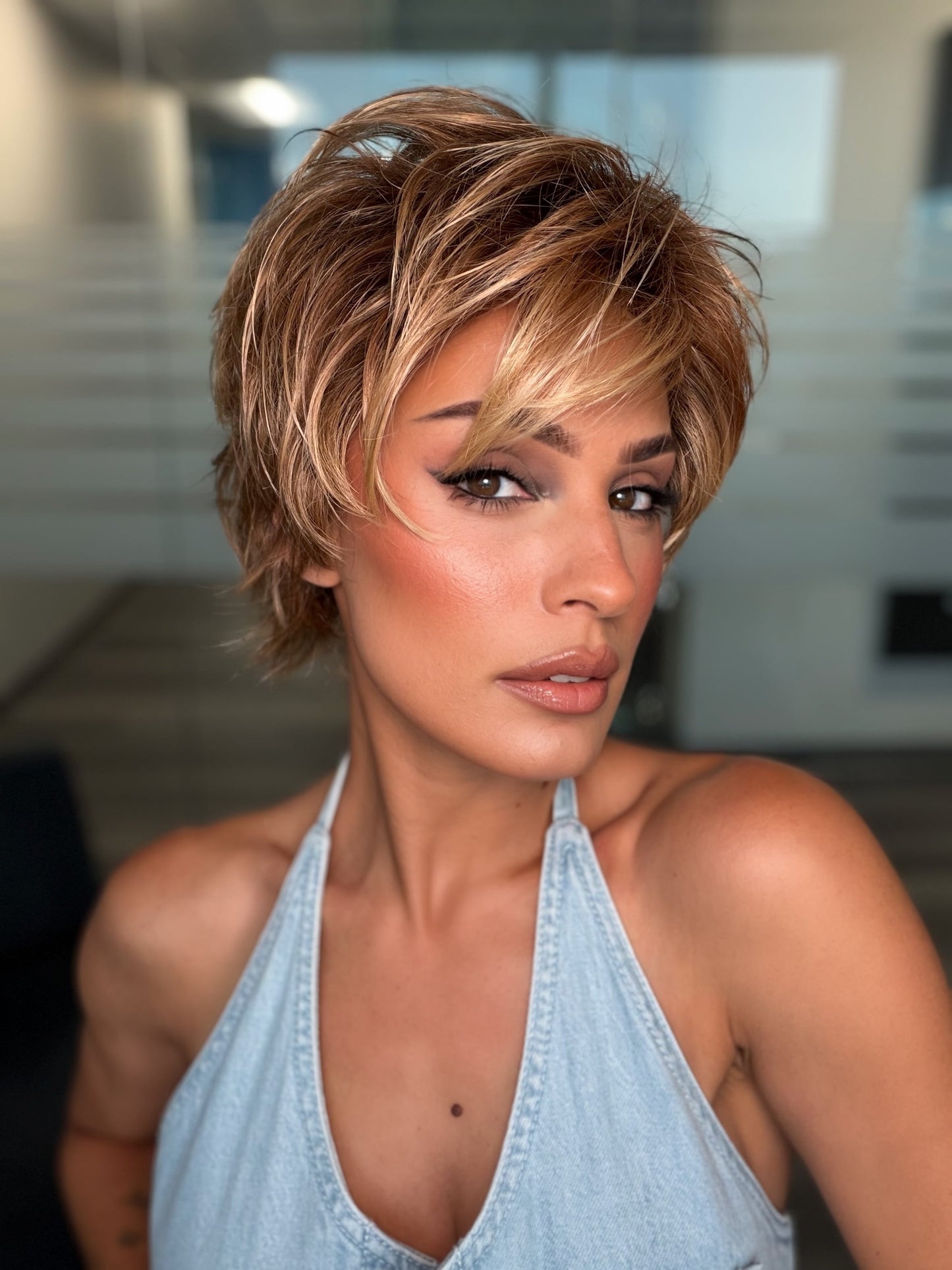 Roxie is wearing AVENUE SOFT by ELLEN WILLE in LIGHT BERNSTEIN ROOTED 12.26.27 | Lightest Brown, Light Golden Blonde, and Dark Strawberry Blonde Blend with Shaded Roots
