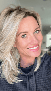 Jenny B. @thewiggygirl wearing DREW by JON RENAU in color FS17/101S18 PALM SPRINGS BLONDE | Light Ash Blonde with Pure White Natural Violet Bold Highlights, Shaded with Dark Natural Ash Blonde