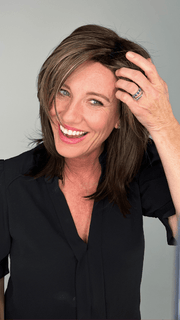 Jenny B. @thewiggygirl wearing JACKSON by NORIKO in color CHOCOLATE FROST R | Rooted Dark with a Dark Brown Base with Honey Blonde and Platinum highlights