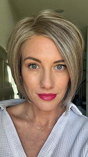 Jenny B @thewiggygirl wears BEAU by NORIKO in SANDY SALT | Carefully blended, warm medium-brown tone with a well-balanced silvery white base