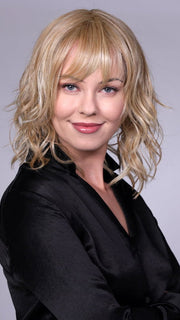 Model is wearing BIRMINGHAM in color BUTTER CREAM BLONDE | Golden Blonde with light blonde highlights
